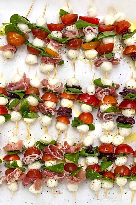 Caprese Skewers With Prosciutto, Hors Orderves, Fruit Salad Skewers, Mini Antipasto Skewers, Medeteranian Party Food, Kabob Appetizers For Party, Sides For Skewers, Spring Tea Party Food Ideas, Birthday Recipes Appetizers