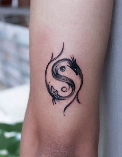 Pieces Zodiac Tattoo, Dragon Yin Yang Tattoo, Yin Yang Tattoo, Ying Yang Tattoo, Dragon Tattoos For Men, Small Dragon Tattoos, Yang Tattoo, Tattoos Infinity, Money Tattoo