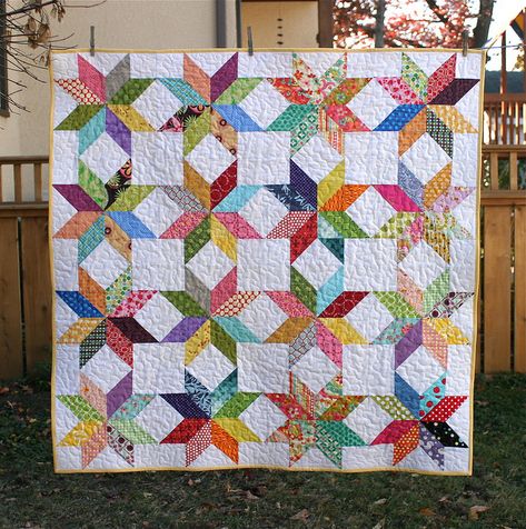 Starflower quilt by CityHouseStudio with do. Good Stitches New Quilt Patterns, Memorial Quilt, Hst Quilt, Half Square Triangle Quilts Pattern, Colchas Quilting, Triangle Quilt Pattern, Quilt Modernen, Half Square Triangle Quilts, Scrap Quilt