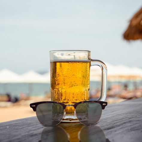 #20160611 #BEER #USA The Perfect Summer Beer for Every State https://www.thrillist.com/drink/nation/best-summer-beers-for-every-state-in-america Summer Beer, Cigars And Whiskey, States In America, Beer Recipes, Beer Label, Best Beer, Adult Drinks, Beach Life, Summer Recipes