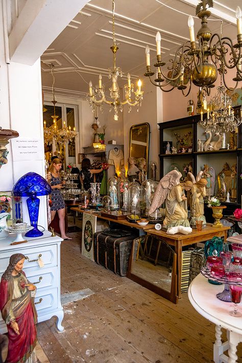 Antique shopping along Langeviele in Middelburg, one of the best Dutch cities to go antique shopping in! #travel #antiques #netherlands Antique Dealers Home, Antiques Shop Aesthetic, Antique Shops Aesthetic, Antique Stores Aesthetic, Vintage Store Interior Design, Antique Store Interior, Antiquing Aesthetic, Vintage Shop Aesthetic, Vintage Shop Interior