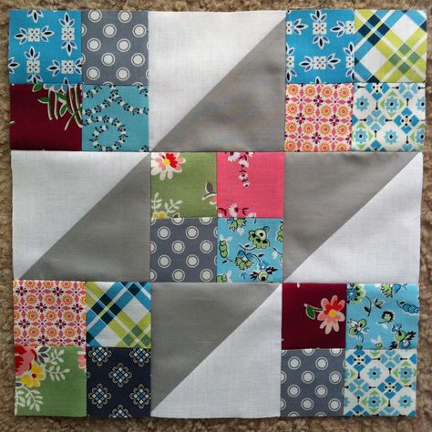 Colchas Quilting, Scrappy Quilt Patterns, Start Quilting, Half Square Triangle Quilts, Jacob's Ladder, Scrap Quilt Patterns, Quilt Block Tutorial, Triangle Quilt, Quilting For Beginners