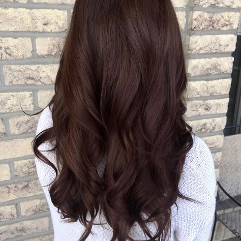 😍Mane CRUSH Monday! 🍂 • • I can’t get enough of this chocolate hair color! Brown with a hint of red to spice things up for fall! This color… チョコレートブラウン ヘアカラー, Rich Brown Hair, Brown Hair Shades, Kadeřnické Trendy, Chocolate Brown Hair Color, Hair Color Chocolate, Fesyen Rambut, Chocolate Hair, Chocolate Brown Hair