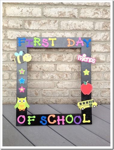 photo Alphabet Tree, School Finds, School Picture Frames, First Day Of School Pictures, School Pics, Aktiviti Kanak-kanak, Welcome To School, School Frame, First Day School