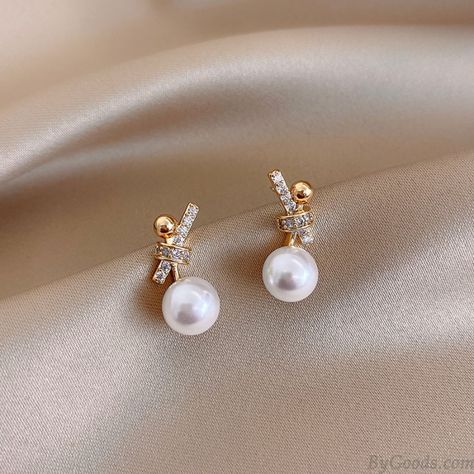 Womens Earrings Studs, Animal Earrings, Silver Pin, Earrings Studs, Trendy Earrings, Pearl Types, Pin Jewelry, Small Earrings, Cartilage Earrings