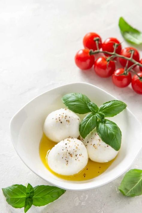 Mozzarella Balls Recipe, Freezing Cheese, Mozzarella Cheese Recipe, Recipes With Mozzarella Cheese, Mozzarella Cheese Sticks, Ball Photography, Blue Cheese Sauce, Homemade Cheese, English Food