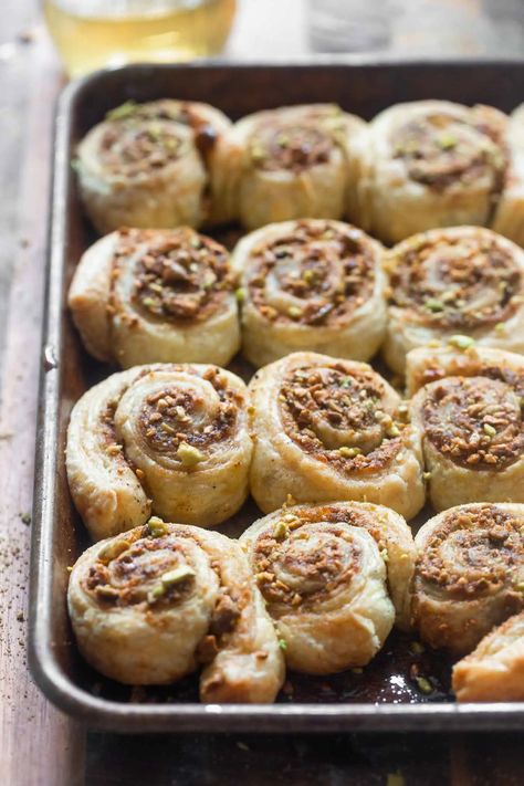 Baklava Puff Pastry, Puff Pastry Cinnamon Rolls, Pastry Cinnamon Rolls, Puff Pastry Cinnamon, Monkey Breads, Rolls Food, Pistachio Baklava, Food Dolls, Puff Pastry Desserts