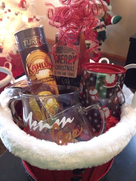 2014 Christmas gift basket. Kahlua & Coffee theme. Includes homemade Kahlua, coffee and mugs. Kahlua Gift Basket Ideas, Kaluha Recipes, Kahlua Coffee, Homemade Kahlua, Auction Baskets, 2014 Christmas, Senior Ideas, Coffee Theme, Christmas Gift Basket