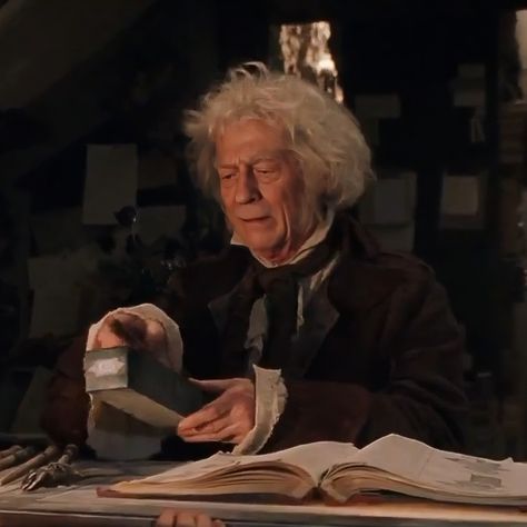 📂› garrick ollivander icon 𓄳 #OLLIVANDER #ICONS #UNFILTERED #JOHNHURT Garrick Ollivander, Harry Potter Movies, Harry Potter, Harry Potter Films