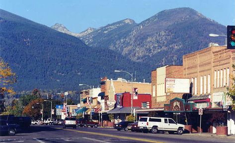 Hamilton Montana Bitterroot Mountains, Hamilton Montana, Montana Vacation, Population Growth, Montana Homes, Big Sky Country, American Road Trip, Restaurant Guide, Big Sky