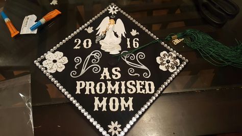 Graduation Cap I made in memory of my Mom ❤❤ Graduation Caps In Memory Of Someone, Hair Ideas For Graduation, College Caps, Nursing Caps, Graduation Tshirt, Creative Graduation Caps, Graduation Hats, Nurse Graduation Cap, Grad Cap Decorated