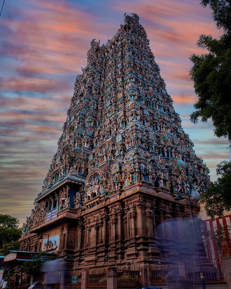 Secret Temples on Instagram: “Madurai Meenakshi Amman temple. Wonders of the world. Such a magnificent temple. ❤ . . Visit - www.SecretTemples.com (Link in bio) 🔗 .…” Meenakshi Amman Temple Photography, Madurai Meenakshi Amman, Meenakshi Amman Temple, Meenakshi Temple, Goddess Temple, Meenakshi Amman, Puja Pandal, Historical Temples, Spiritual Pictures