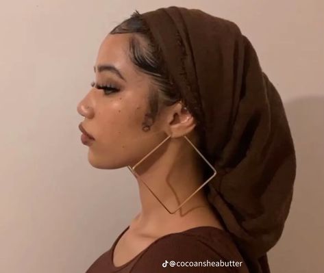 Headwrap Hairstyles, Stile Hijab, Head Wrap Styles, Hair Wrap Scarf, Hair Scarf Styles, Mode Turban, Head Scarf Styles, Turban Style, Hair Wraps