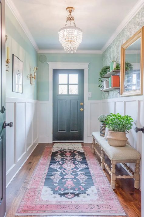 Ideas For Hallways, Doobie Den, How To Decorate A Hallway, Foyer Ideas Entryway, Vintage Decor Ideas, Storage Bench Seating, Hallway Design, Vintage Ideas, Modern Vintage Decor