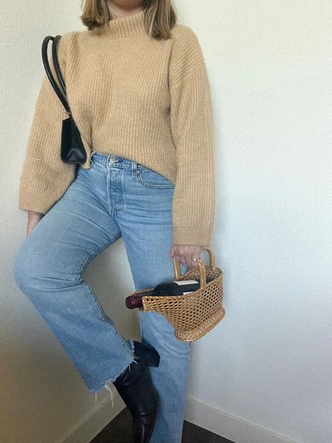 Fall casual outfit with turtleneck Beige Turtleneck Sweater Outfit, Beige Knit Turtleneck, Tan Turtleneck Outfits, Beige Turtleneck Outfit, Mock Neck Sweater Outfit, Turtle Neck Sweater Outfit, Turtleneck Outfit Ideas, Outfits Turtleneck, Noora Skam