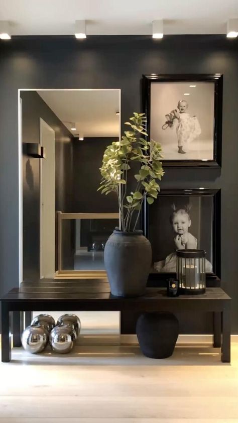 Living Room Blank Wall, End Wall Decor, Eclectic Modern Home, Small Hallway Decor, Entry Way Ideas, Entry Way Decor, Expensive Decor, Outdoor Kitchen Decor, Entry Decor