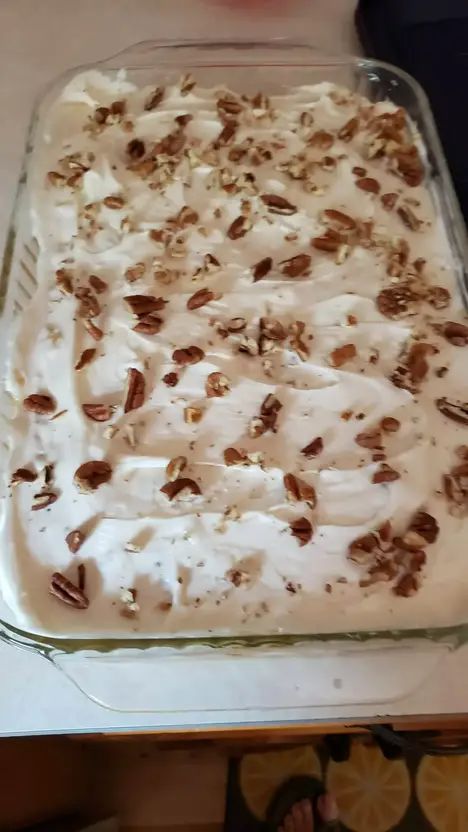 Elvis Presley Sheet Cake - Life with Susan Sweet Casserole, Homemade Payday, California Spaghetti, Do Nothing Cake, Payday Candy, Turtle Candy, Elvis Presley Cake, Pecan Fudge, White Queso