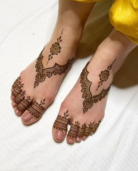 Feet Mendhi Simple, Mehendi For Feet Simple, Easy Foot Mehandi Designs, Foot Mendhi Designs Simple, Mehendi Designs For Foot Simple, Mehendi For Legs Simple, Foot Design Mehndi, Foot Mehendi Design Simple, Mehendi Designs For Foot