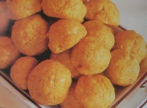 Olive Cheese Balls Recipe Ramadan Food, Steamed Carrots, Eat Green, Mexican Appetizers, Ball Recipes, Bruschetta Ingredients, Top Chicken Recipes, Mini Bites, Cheese Biscuits