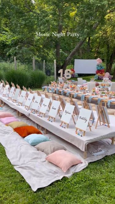 Movie Night Birthday Party Ideas, Picnic Party Decorations, Movie Night Birthday, Table Setting Design, Night Birthday Party, Spring Birthday Party, Organizator Grafic, Movie Night Birthday Party, Thanksgiving Table Setting