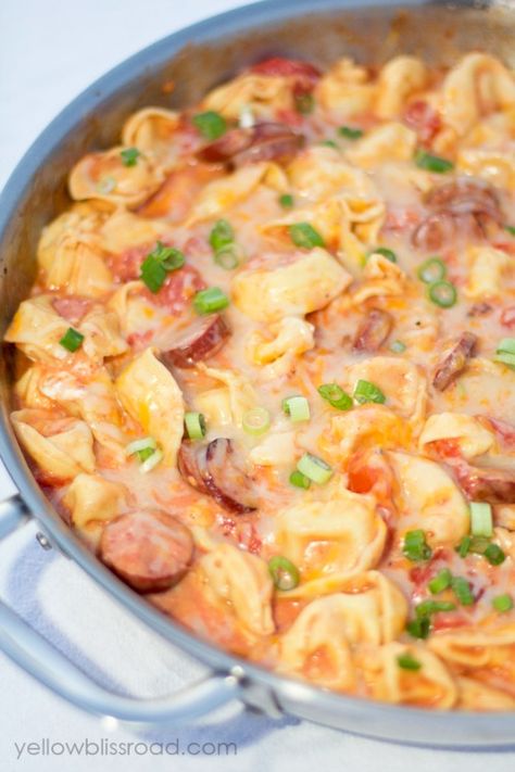 One pot meal ideas. Sausage and Tortellini Resep Pasta, Sausage Tortellini, Tomato Cream Sauce, Fettuccine Alfredo, Sausage Pasta, Kielbasa, Goulash, Rigatoni, Spaghetti Squash