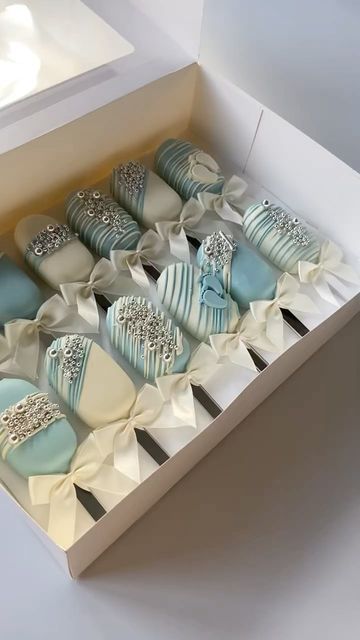 Light Blue Cakesicles, Winter Wonderland Cakesicles, Gender Reveal Cakesicles, Blue Cakesicles, Cakesicle Designs, Baby Shower Cakesicles, Baby Shower Treats Boy, Baby Shower Sweets Table, Cakesicles Ideas