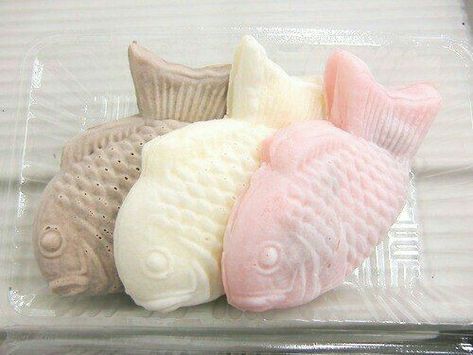 Snacks Japonais, Neapolitan Ice Cream, Asian Snacks, Cute Snacks, Think Food, Japanese Snacks, Japanese Sweets, Kawaii Food, Cute Desserts