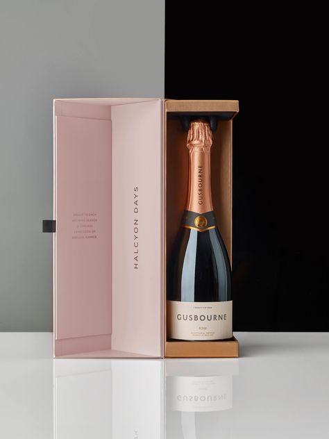 Gusbourne 'TWENTY TWENTY' on Packaging of the World - Creative Package Design Gallery Champagne Design Packaging, Branding Design Ideas, Wine Bottle Packaging, Wine Bottle Label Design, Champagne Box, Packaging Design Ideas, Luxury Packaging Design, Twenty Twenty, Consumer Packaging