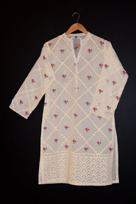 Applique Patterns On Kurtis, Indian Applique, Applic Work, Easy Applique, Balochi Dresses, Dupatta Designs, Kurti Styles, Kurtis Design, Simple Frock Design