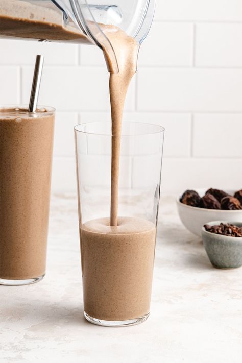 Coffee Protein Smoothie - The Recipe Well Heathy Drinks, Coffee Protein Smoothie, Protein Breakfast Ideas, Recipe Book Ideas, Truly Scrumptious, Frozen Coffee, Creamy Coffee, Wellness Club, Perfect Cup Of Coffee