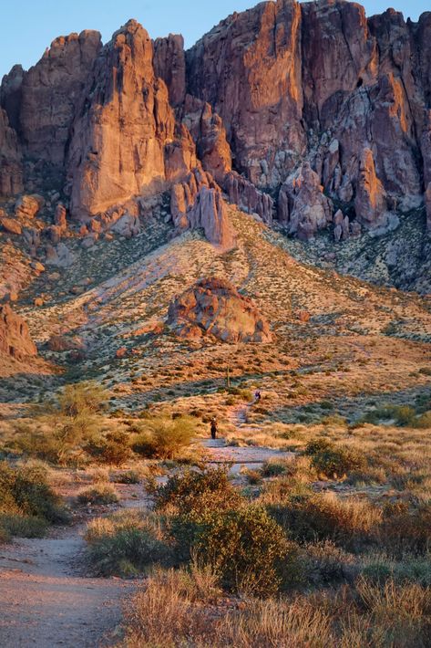 The Superstition Mountains is a beloved mountain spot here in the state of Arizona, and it’s also my favorite range of mountains in the state! It’s not hard to see why from the shape of those mountains that just juts out and makes a grand appearance that can be seen from miles away. Formed from […] The post Easy Scenic Trails in The Superstition Mountains appeared first on From One Girl to One World. Desert Mountains Landscapes, Superstition Mountains Arizona, Arizona Mountains, Travel Arizona, Desert Sled, Deserts Of The World, Arizona Photography, Arizona Road Trip, Superstition Mountains