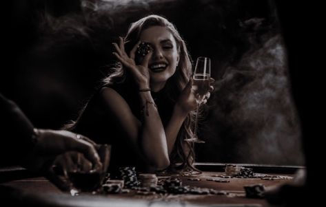 Win Casino, Play Online Casino, Casino Outfit, Photographie Portrait Inspiration, Poker Face, Casino Night, Casino Royale, Casino Sites, Online Casino Games