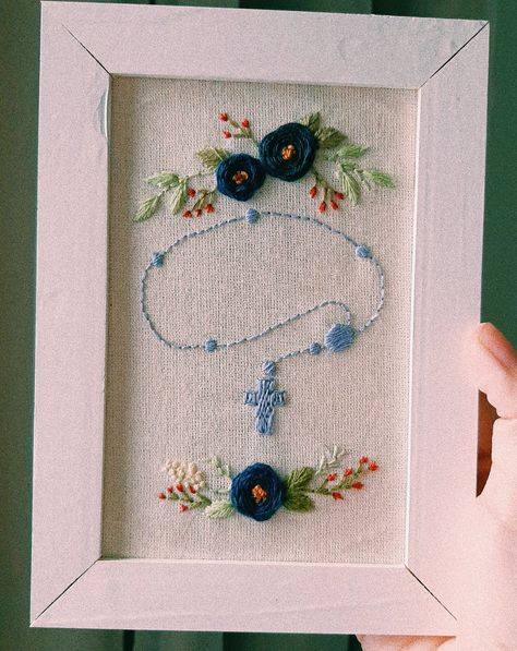 Rosary Embroidery, Mothers Day Embroidery, Embroidery Portrait, Cross Embroidery Designs, Religious Embroidery, Clothes Embroidery Diy, Hand Embroidery Projects, Embroidery On Clothes, Sewing Embroidery Designs