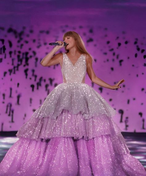 Taylor Swift Gown, Taylor Swift Enchanted, Taylor Swift Performing, Ts Speak Now, Enchanted Dress, Taylor Swift Dress, Taylor Swift Fotos, Speak Now Tv, Eras Outfits