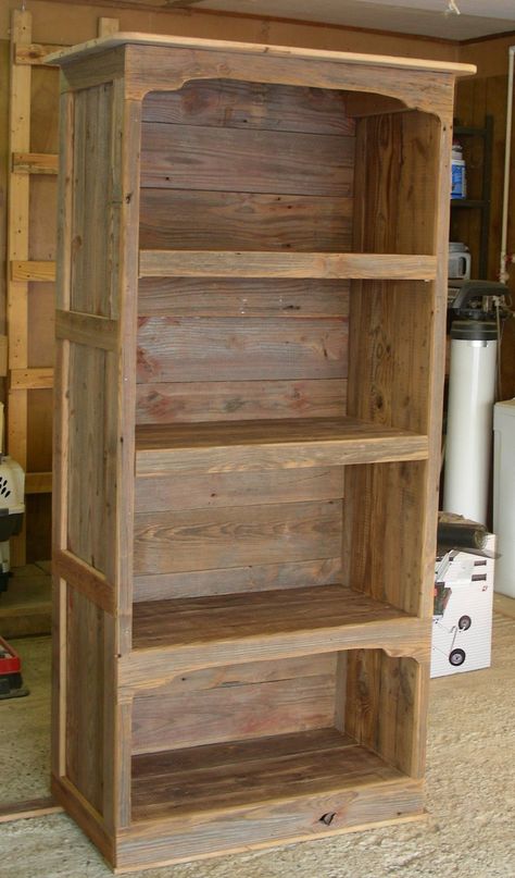 Wood Shelf Ideas, Wood Book Shelf, Common Milkweed, Rustic Bookshelf, Bookcase Diy, Barnwood Furniture, Kursi Bar, Barn Wood Projects, Wood Bookshelves