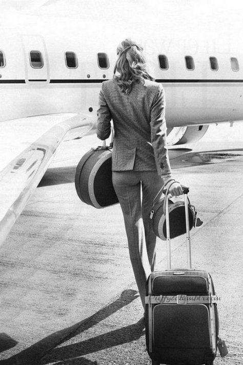 leaving on a jet plane Air Plane, Jet Plane, Estilo Chic, Jet Setter, Luxury Silk, Private Jet, White Photo, Vintage Travel, Look Chic