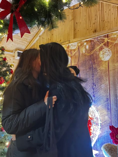 Christmas With Girlfriend, Christmas Wlw Aesthetic, Wlw Christmas Gift, Wlw Winter Aesthetic, Wlw Christmas Aesthetic, Sapphic Christmas, Wlw Winter, Wlw Christmas, Christmas Lesbian