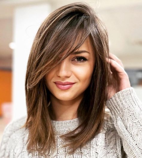 Medium-Length Textured Dark Hairstyle Textured Ends Haircut, Textured Lob Haircut Mid Length, Textured Lob With Bangs, Bang Ideas, 2024 Haircut, One Length Haircuts, Hair Cutting Style, Textured Haircut, Kadeřnické Trendy