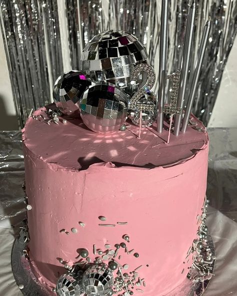 Disco Cake, 14th Birthday Cakes, Sweet Sixteen Birthday Party Ideas, 21st Bday Ideas, Disco Birthday Party, Pink Birthday Cakes, Cute Birthday Ideas, Bday Party Theme, Pink Birthday Party