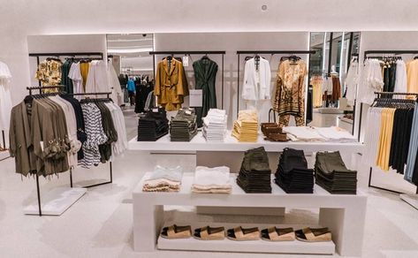 Zara opens one of its biggest stores at Intu Lakeside Fashion Store Design, Upscale Decor, Fashion Display, Shoe Store Design, Zara Shop, Zara Store, Clothing Store Displays, Clothing Store Interior, Clothing Store Design