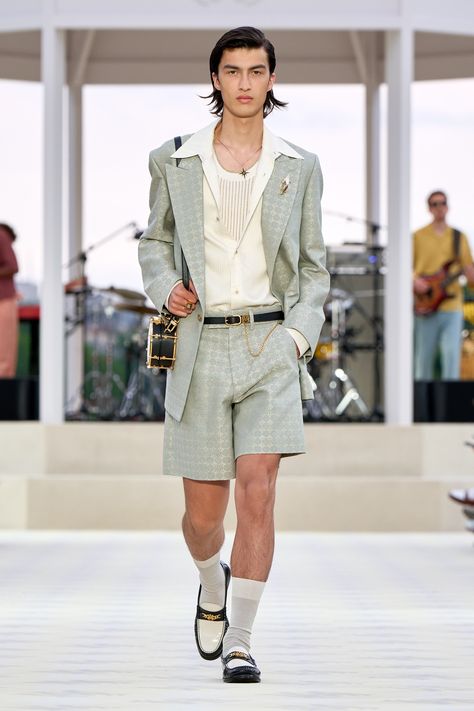 2025 Mens Fashion Trends, Men Editorial Photography, Runway Men, Hunger Games Fashion, Oversized Blazers, Mens Fashion Blazer, Mens Editorial, Pastel Outfit, Men Wear