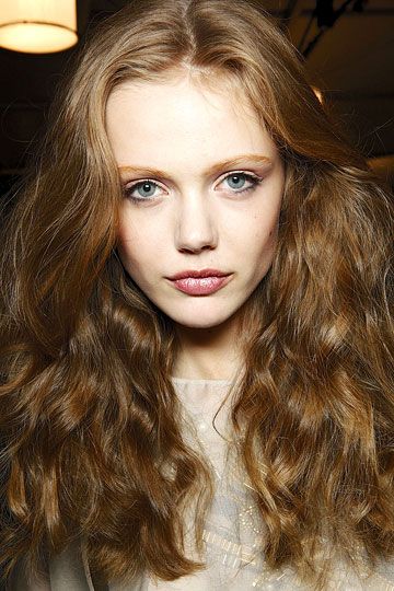 Swedish Model, Frida Gustavsson, Runway Hair, Natural Hair Color, Clip In Hair Extensions, Top Models, Beach Waves, Beautiful Makeup, Hair Colour