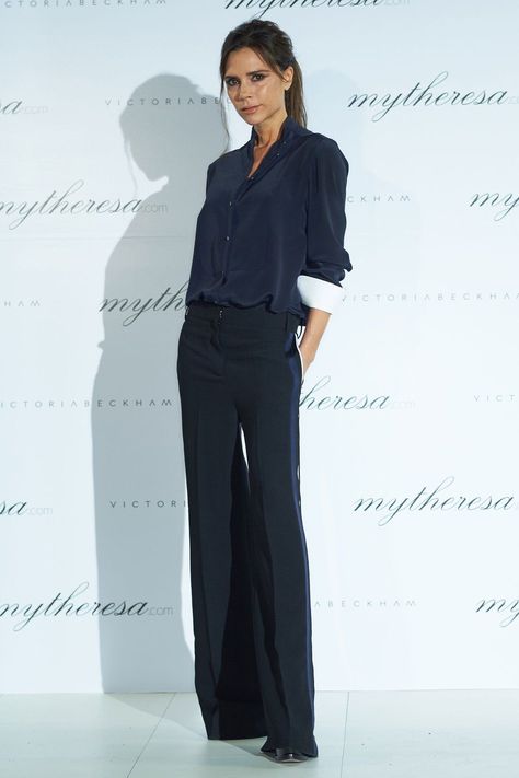 Victoria Beckham Wide Leg Pants, Victoria Beckham Trousers, Navy Shirt Outfit Woman, Navy Wide Leg Trousers Outfit, Victoria Beckham Suit, Navy Shirt Outfit, Viktoria Beckham, Workwear Inspiration, Beckham Style