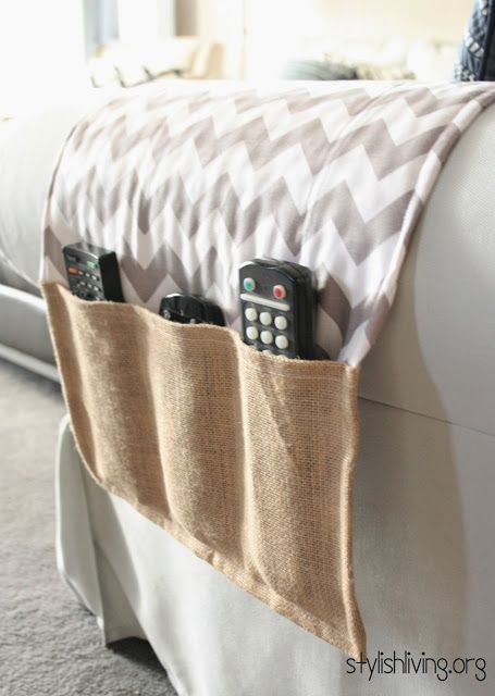 Homemade Gifts For Men, Holiday Hand Towels, Diy Gifts For Men, Remote Control Holder, Remote Holder, Dekor Diy, Diy Sofa, Diy Holder, Creation Couture