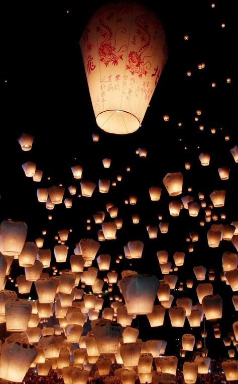 Sky Lantern Festival, Sky Lantern, Small Lights, Floating Lanterns, Sky Lanterns, Lantern Festival, The Night Sky, Lantern Lights, Night Photography