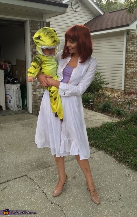 Jurassic World Claire & T-Rex Costume Jurassic Costume, T Rex Halloween Costume, Jurassic Park Costume, Jurassic World Claire, Family Themed Halloween Costumes, Dinosaur Family, T Rex Costume, World Inspiration, Dinosaur Halloween