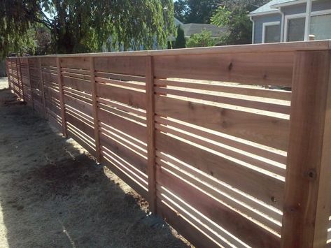 19 Wooden Fence Ideas To Match Your Modern Style Wood Fence Design, Front Yard Decor, Modern Fence Design, Privacy Fence Designs, Front Fence, Horizontal Fence, Fence Styles, Front Yard Fence, Cedar Fence