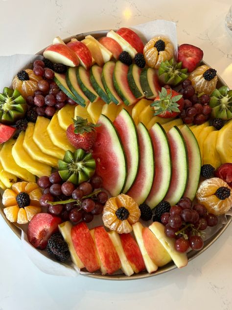 Round Fruit Charcuterie Board, Fruit And Nut Charcuterie Board Ideas, Fruit Only Charcuterie Board, Fruit Veggie Cheese Charcuterie, Fruit And Brie Plate, Snack Platter, Healthy Sandwiches, Brunch Menu, Fruit Plate