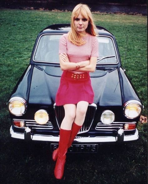 𝐕𝐢𝐧𝐭𝐚𝐠𝐞 𝐂𝐥𝐨𝐭𝐡𝐢𝐧𝐠 & 𝐀𝐜𝐜𝐞𝐬𝐬𝐨𝐫𝐢𝐞𝐬 on Instagram: “France Gall 🔮 ⠀ ⠀ ⠀ ⠀ ⠀ ⠀ ⠀ ⠀ ⠀ ⠀ ⠀ ⠀ ⠀ ⠀ ⠀ ⠀ ⠀ #70s #60s #70sfashion #60sfashion #ootd #style #stylist #yearofthemuse #fashion…” Sixties Outfits, Decade Outfits, France Gall, 60s 70s Fashion, 60s And 70s Fashion, Sixties Fashion, 1960s Fashion, Biker Girl, 60s Fashion