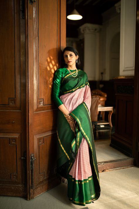 Kanjeevaram Saree Styling, Designer Kanchipuram Silk Saree, Vintage Kanjivaram Sarees, Trendy Kanchipuram Silk Saree, Contrast Border Silk Saree, Silk Saree Color Combinations, Unique Kanchipuram Silk Saree, Traditional Kanchipuram Sarees, Unique Silk Saree Colour